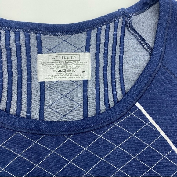 ATHLETA Finish Fast athletic work out running top navy- medium - Picture 5 of 5